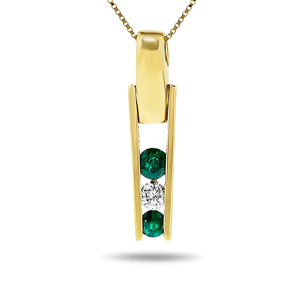 14k Yellow Gold Alternating Stone Green Emerald and Diamond Three Stone Pendnat Necklace