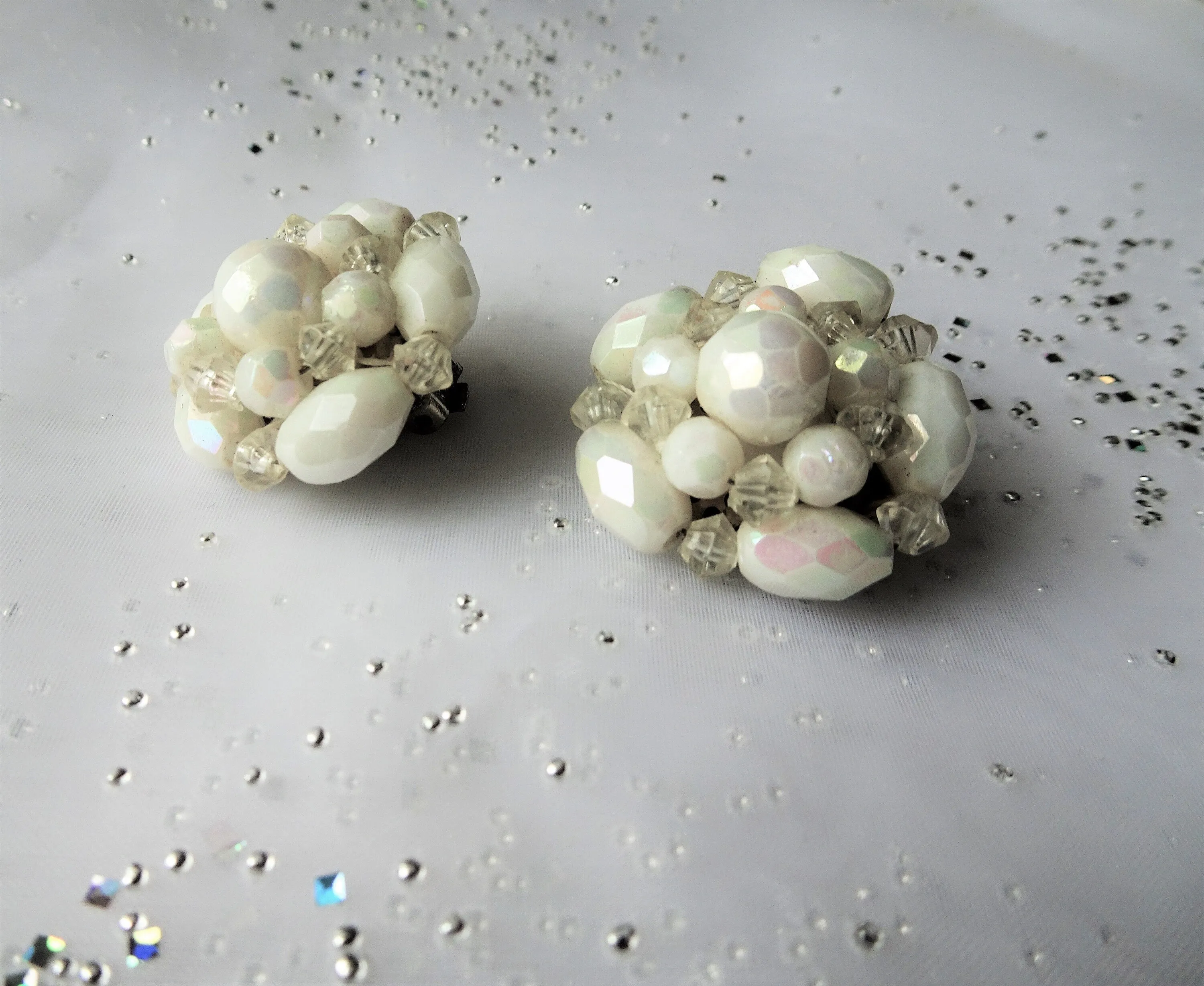 BEAUTIFUL Vintage Earrings,Aurora Borealis White Faceted Art Glass Beads,Sparkling Glass Cluster Clip On Earrings, 1950s Collectible Jewelry