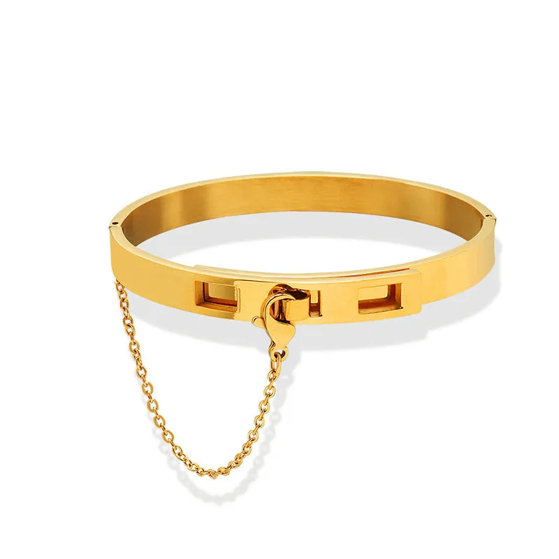 Luxurious 18k Gold Plated Bracelet Set with Fringed Buckle Detail